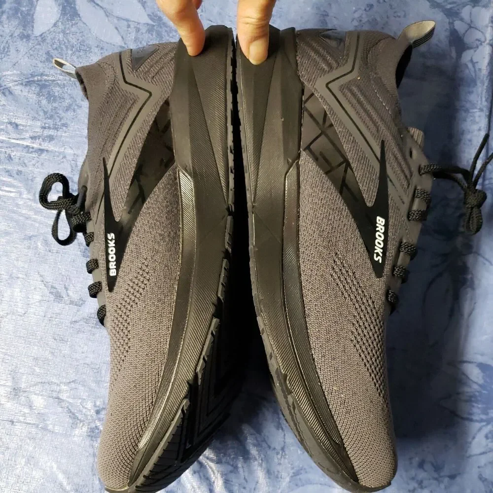 Brooks Ricochet 3 women Sz 12 Neutral Running Shoe‎ grey/ Ebony 110361-1D-009